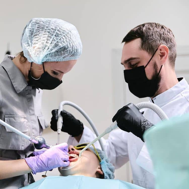 Самолигирующие брекеты на обе челюсти — акция ортодонтии Юг-Дента